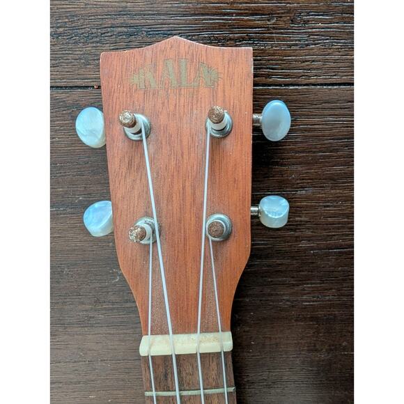 KALA KA-S Satin Mahogany Soprano Ukulele with Off White Binding KA-S - Picture 4 of 6